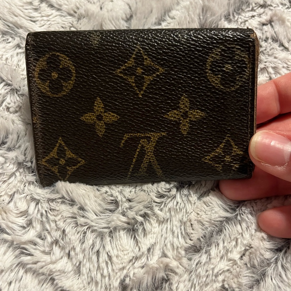 Louis Vuitton Monogram Key Holder - Picture 2 of 3